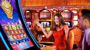Studio live Sic Bo Dadu keluaranhk dengan dealer profesional dan tiga dadu yang transparan